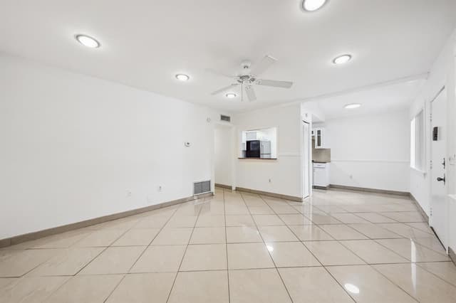 2878 Donnelly Drive # 106, Lake Worth FL 33462 - Lake Worth, FL - Photo 4