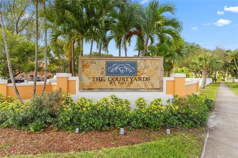 6900 SW 39th St # 208J, Davie FL 33314