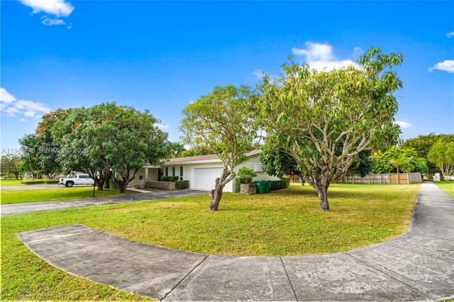 15200 SW 84th Ave, Palmetto Bay FL 33157 - Palmetto Bay, FL - Photo 2