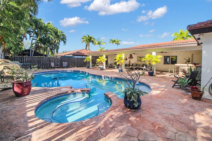 10210 SW 191st St, Cutler Bay FL 33157