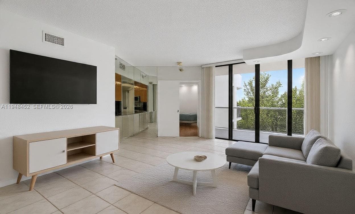 20281 E Country Club Dr # 405, Aventura FL 33180