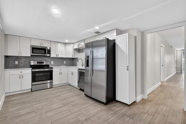 545 Oaks Lane # 409, Pompano Beach FL 33069 - Pompano Beach, FL - Photo 2