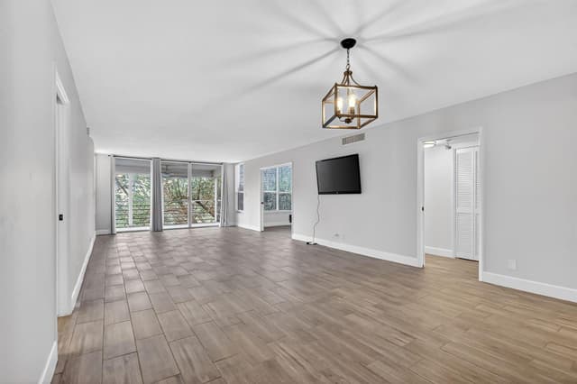 545 Oaks Lane # 409, Pompano Beach FL 33069 - Pompano Beach, FL - Photo 7