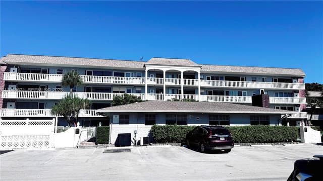 1965 SE 5th Ct # 203, Pompano Beach FL 33060 - Pompano Beach, FL - Photo 2