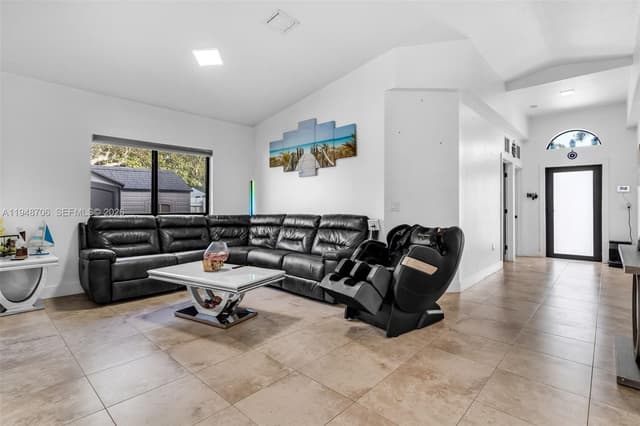 407 NW 9th Ct, Homestead FL 33030 - Homestead, FL - Photo 7