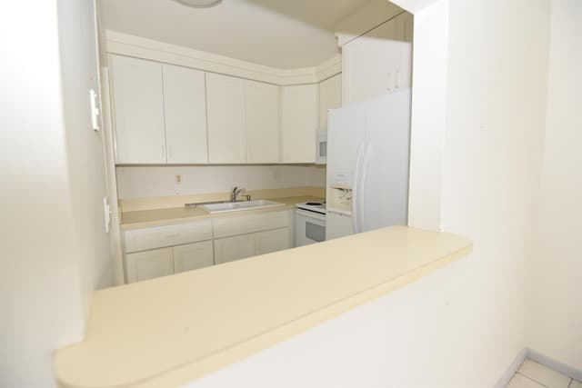 164 Andover G, West Palm Beach FL 33417 - West Palm Beach, FL - Photo 2