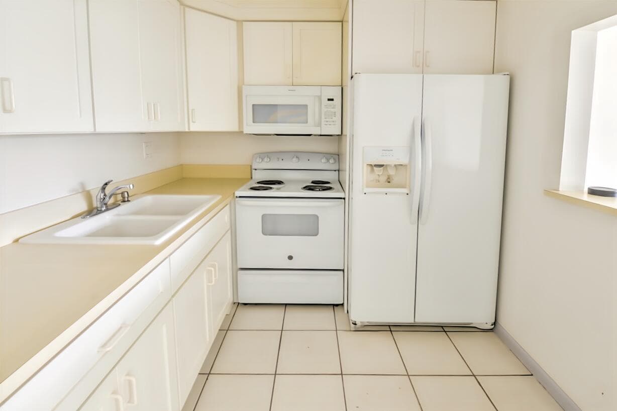 164 Andover G, West Palm Beach FL 33417 - West Palm Beach, FL - Photo 1
