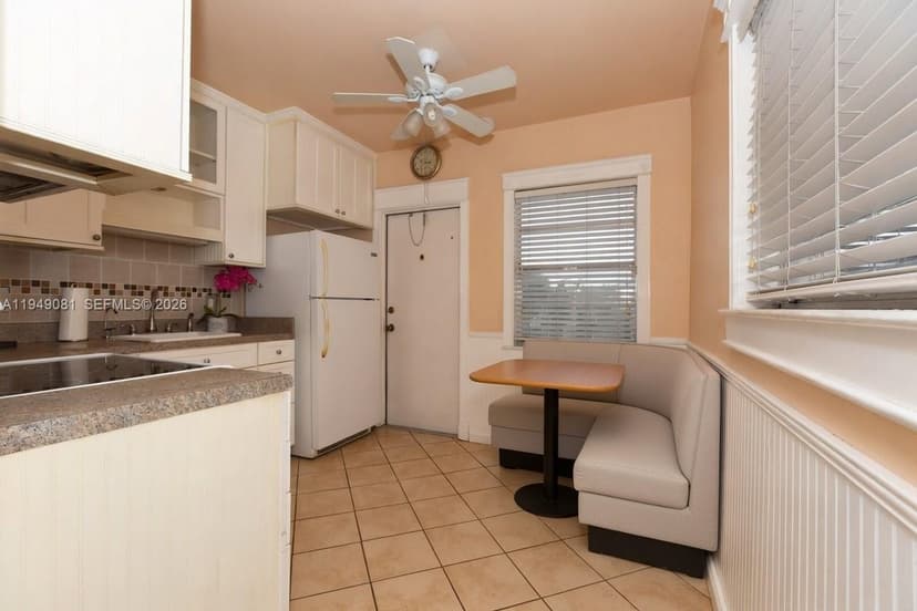 7401 Pines Blvd # 222, Pembroke Pines FL 33024