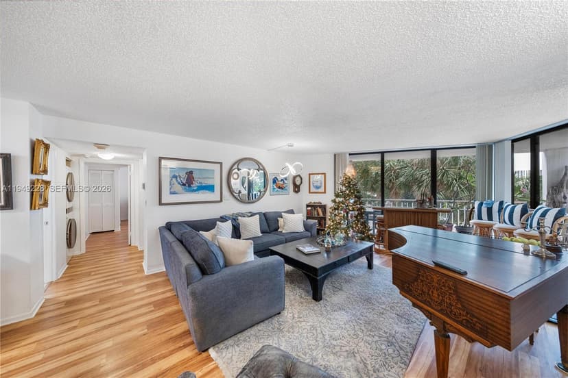 4000 Towerside Ter # 301, Miami FL 33138