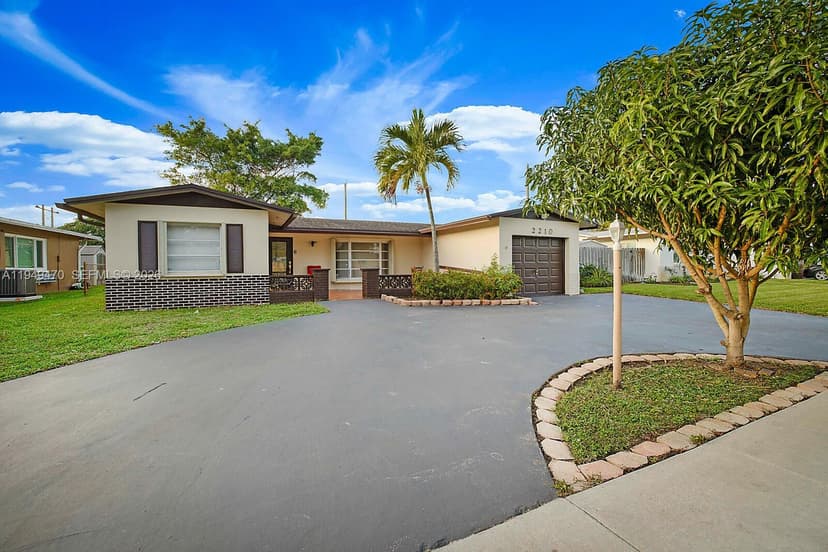 2210 NW 91st Ter, Pembroke Pines FL 33024