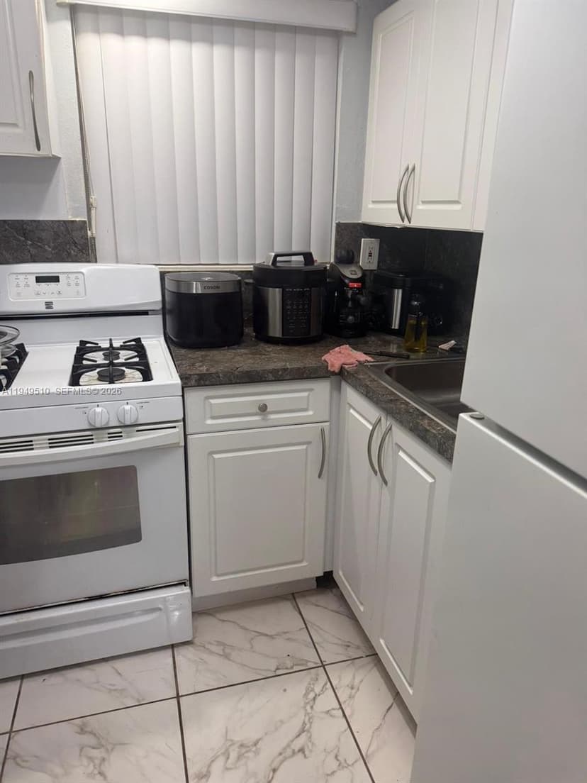 350 E 21st St # 108, Hialeah FL 33010