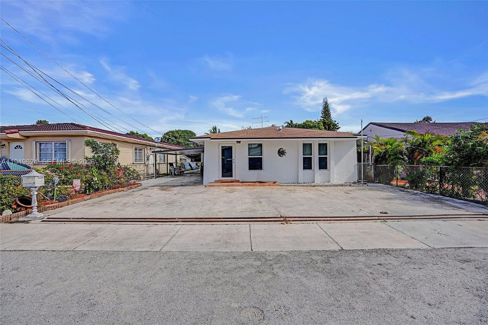 901 NW 34th Ave, Miami FL 33125 - Miami, FL - Photo 1