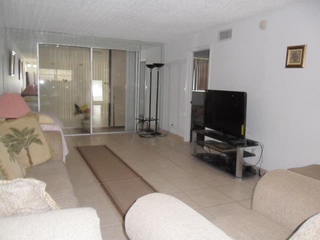 681 S Hollybrook Drive # 105, Pembroke Pines FL 33025 - Pembroke Pines, FL - Photo 2