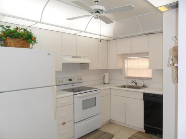 681 S Hollybrook Drive # 105, Pembroke Pines FL 33025 - Pembroke Pines, FL - Photo 3