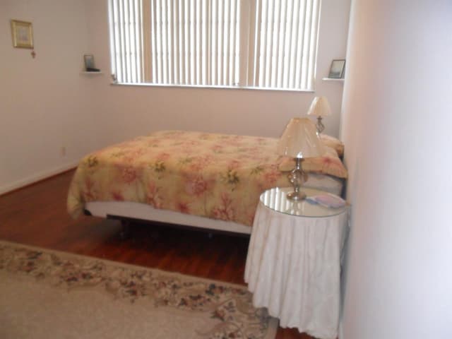 681 S Hollybrook Drive # 105, Pembroke Pines FL 33025 - Pembroke Pines, FL - Photo 5