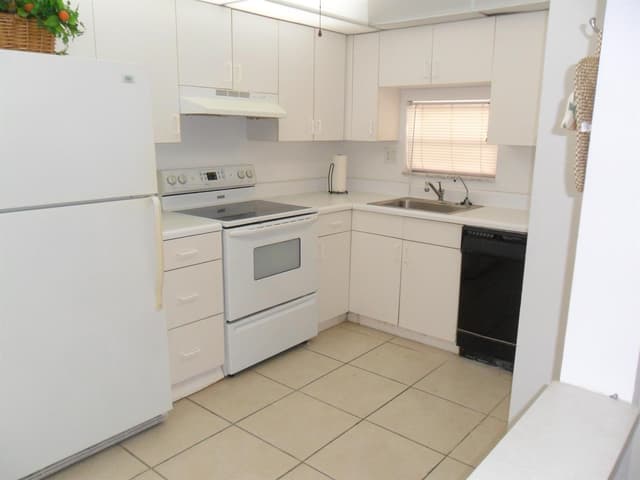 681 S Hollybrook Drive # 105, Pembroke Pines FL 33025 - Pembroke Pines, FL - Photo 4