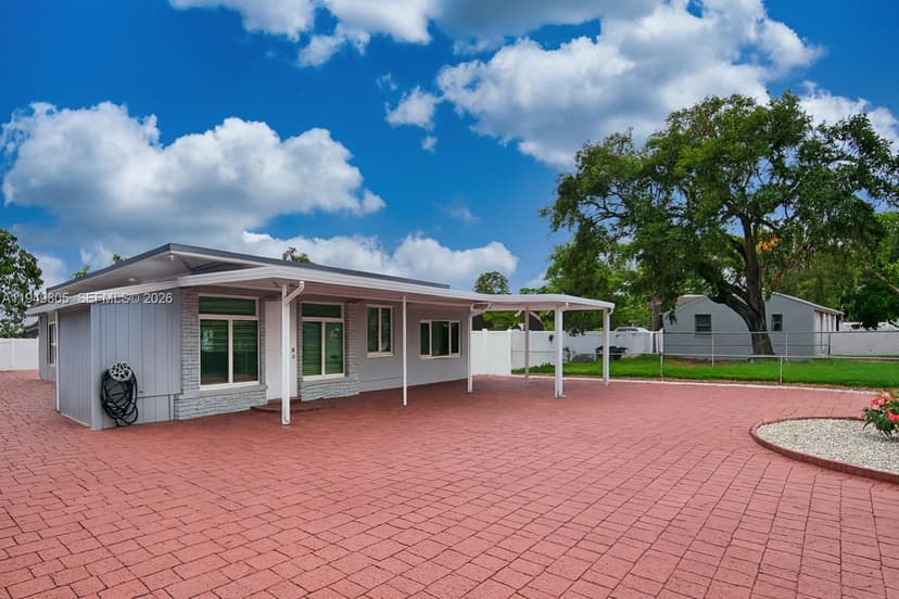 6120 Hayes St, Hollywood FL 33024