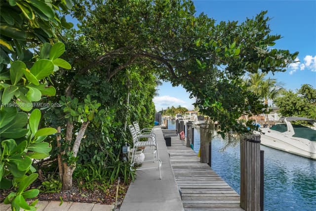 1155 S Biscayne Point Rd, Miami Beach FL 33141 - Miami Beach, FL - Photo 2