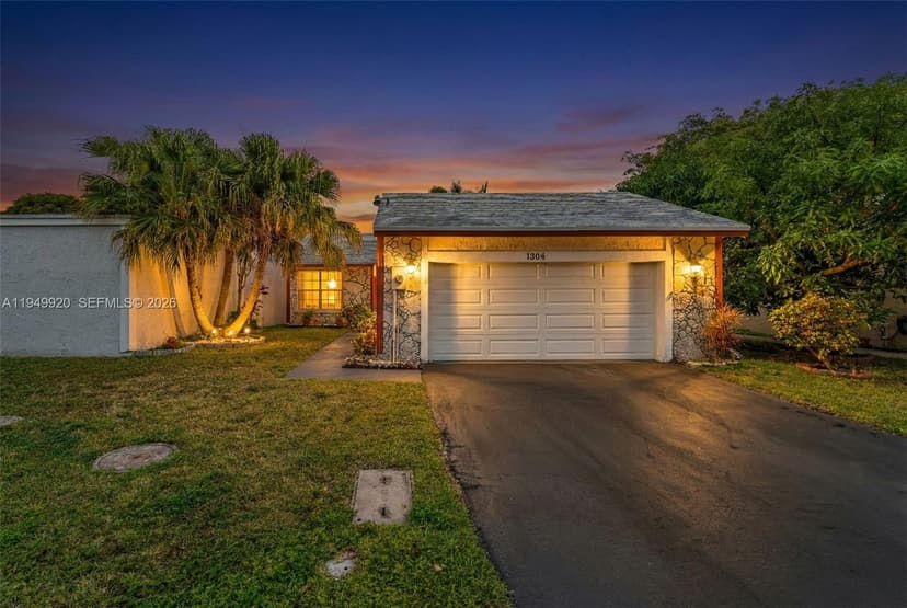 1304 Redstart Ct, Homestead FL 33035