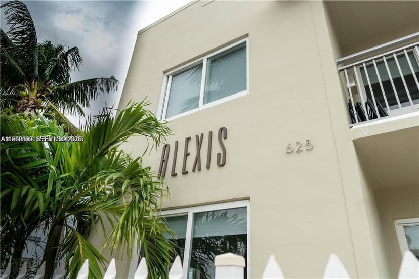 625 77th St, Miami Beach FL 33141