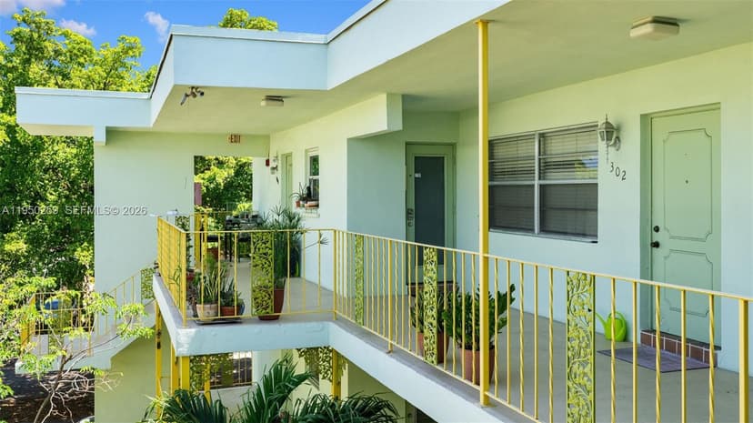 2031 Dewey St # 302, Hollywood FL 33020