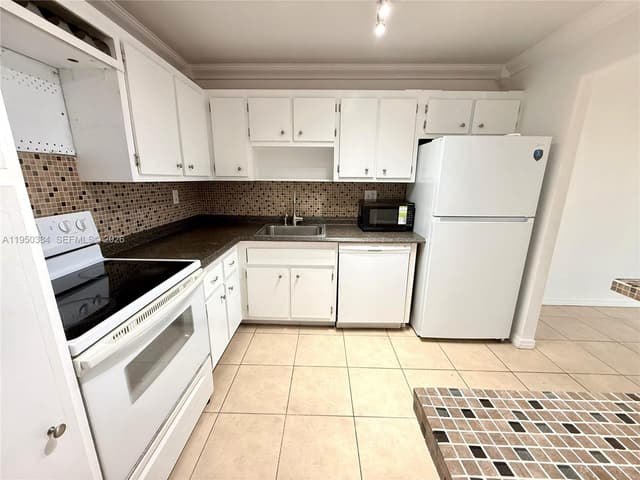 2771 Taft St # 411, Hollywood FL 33020 - Hollywood, FL - Photo 7