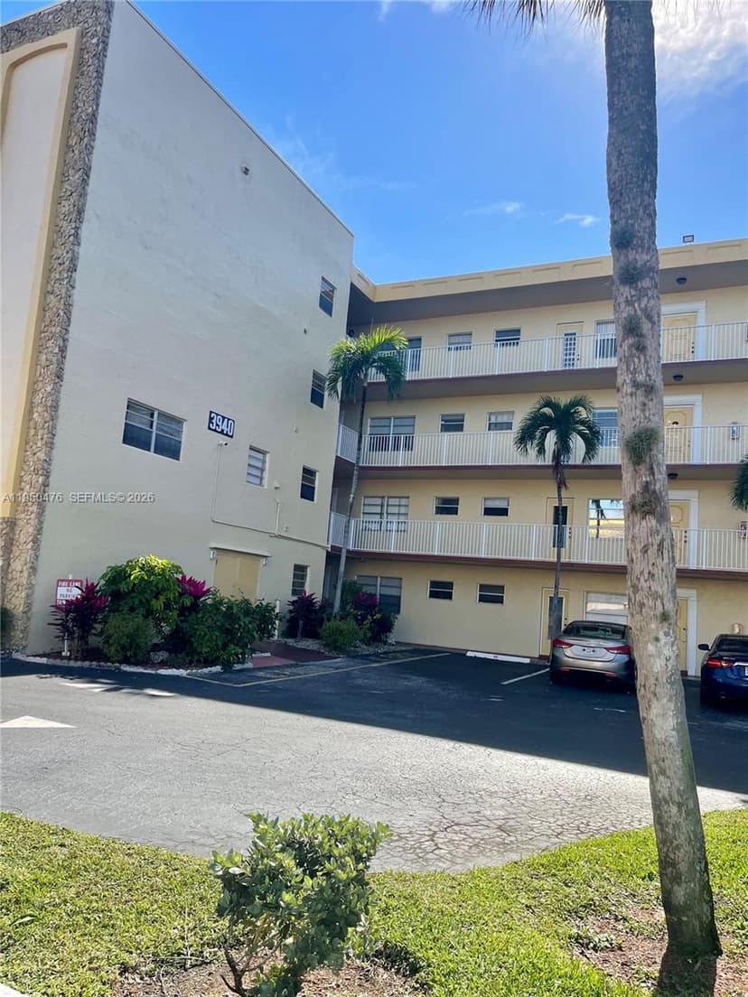 3940 NW 42nd Ave # 319, Lauderdale Lakes FL 33319