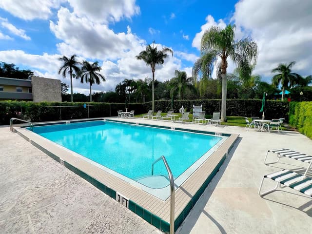 126 Sparrow Drive # 19a, Royal Palm Beach FL 33411 - Royal Palm Beach, FL - Photo 5