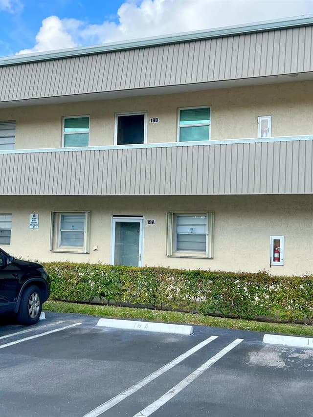 126 Sparrow Drive # 19a, Royal Palm Beach FL 33411 - Royal Palm Beach, FL - Photo 4