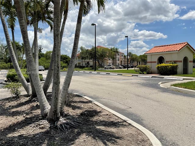 3320 N Pinewalk Dr N # 1715, Margate FL 33063 - Margate, FL - Photo 2