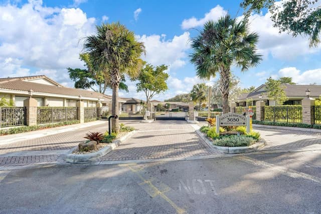 3650 N 36th Avenue # 51, Hollywood FL 33021 - Hollywood, FL - Photo 2
