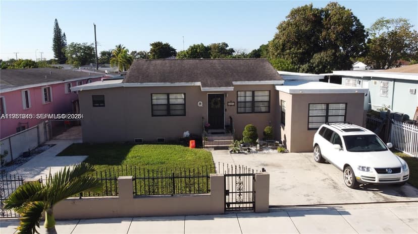 848 E 24th St, Hialeah FL 33013