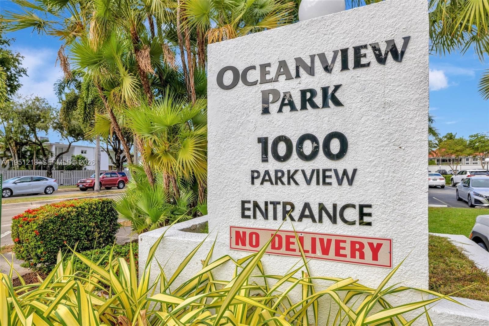 1000 Parkview Dr # 806, Hallandale Beach FL 33009