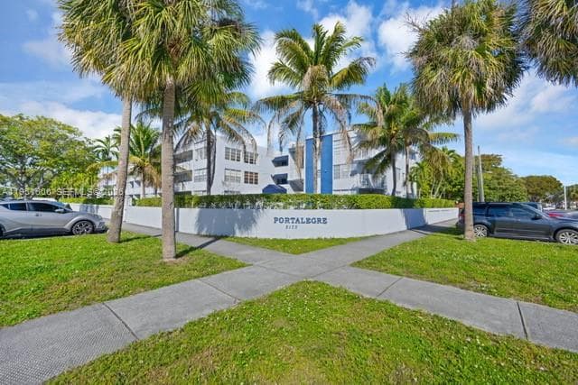 2175 NE 170th St # 206, North Miami Beach FL 33162 - North Miami Beach, FL - Photo 1
