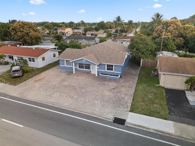 5772 N Haverhill Road N, West Palm Beach FL 33407 - West Palm Beach, FL - Photo 2