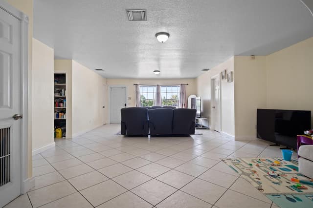 5772 N Haverhill Road N, West Palm Beach FL 33407 - West Palm Beach, FL - Photo 7