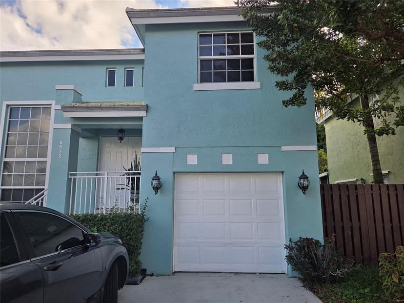 6572 Bayfront Drive, Margate FL 33063