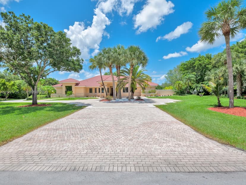 2710 Walkers way, Weston FL 33331