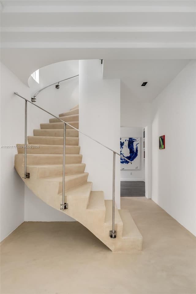 3325 Pine Tree Dr, Miami Beach FL 33140 - Miami Beach, FL - Photo 2