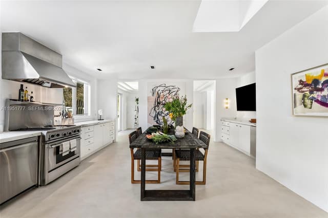 3325 Pine Tree Dr, Miami Beach FL 33140 - Miami Beach, FL - Photo 5