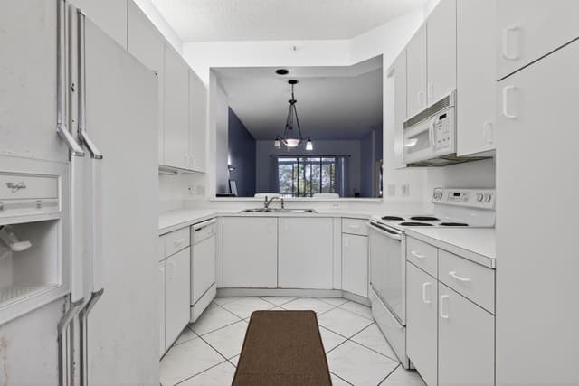 9575 Weldon Circle Apt C413, Tamarac FL 33321 - Tamarac, FL - Photo 3