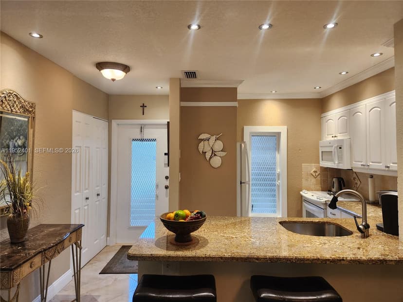 5100 NW 35th St # 101, Lauderdale Lakes FL 33319