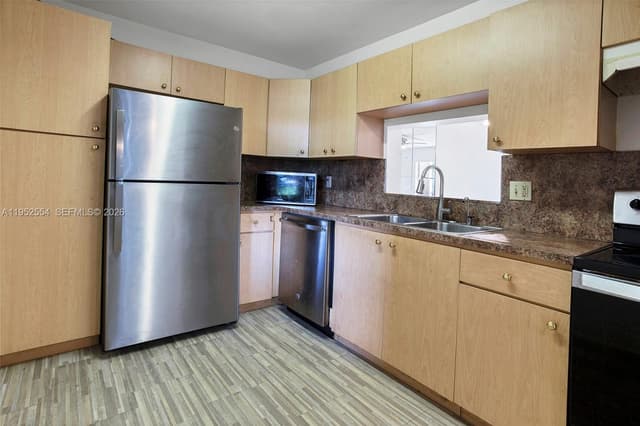 4151 NW 41st St # 301, Lauderdale Lakes FL 33319 - Lauderdale Lakes, FL - Photo 6