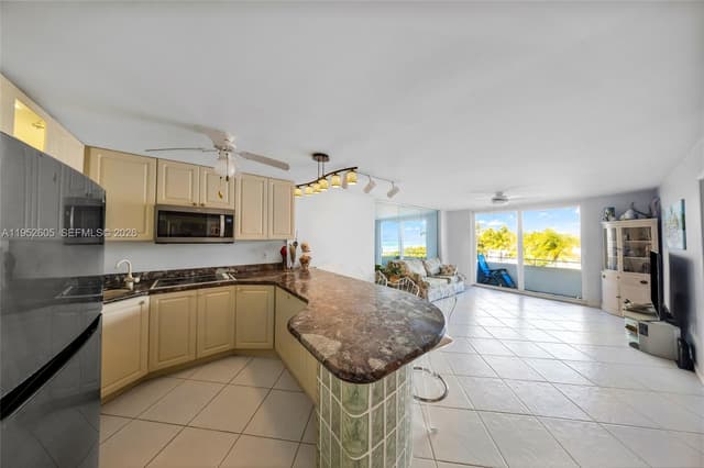 465 Ocean Dr # 419, Miami Beach FL 33139 - Miami Beach, FL - Photo 7