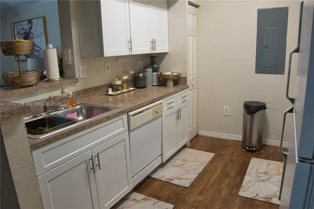 215 SW 117th Ter # 14304, Pembroke Pines FL 33025 - Pembroke Pines, FL - Photo 7