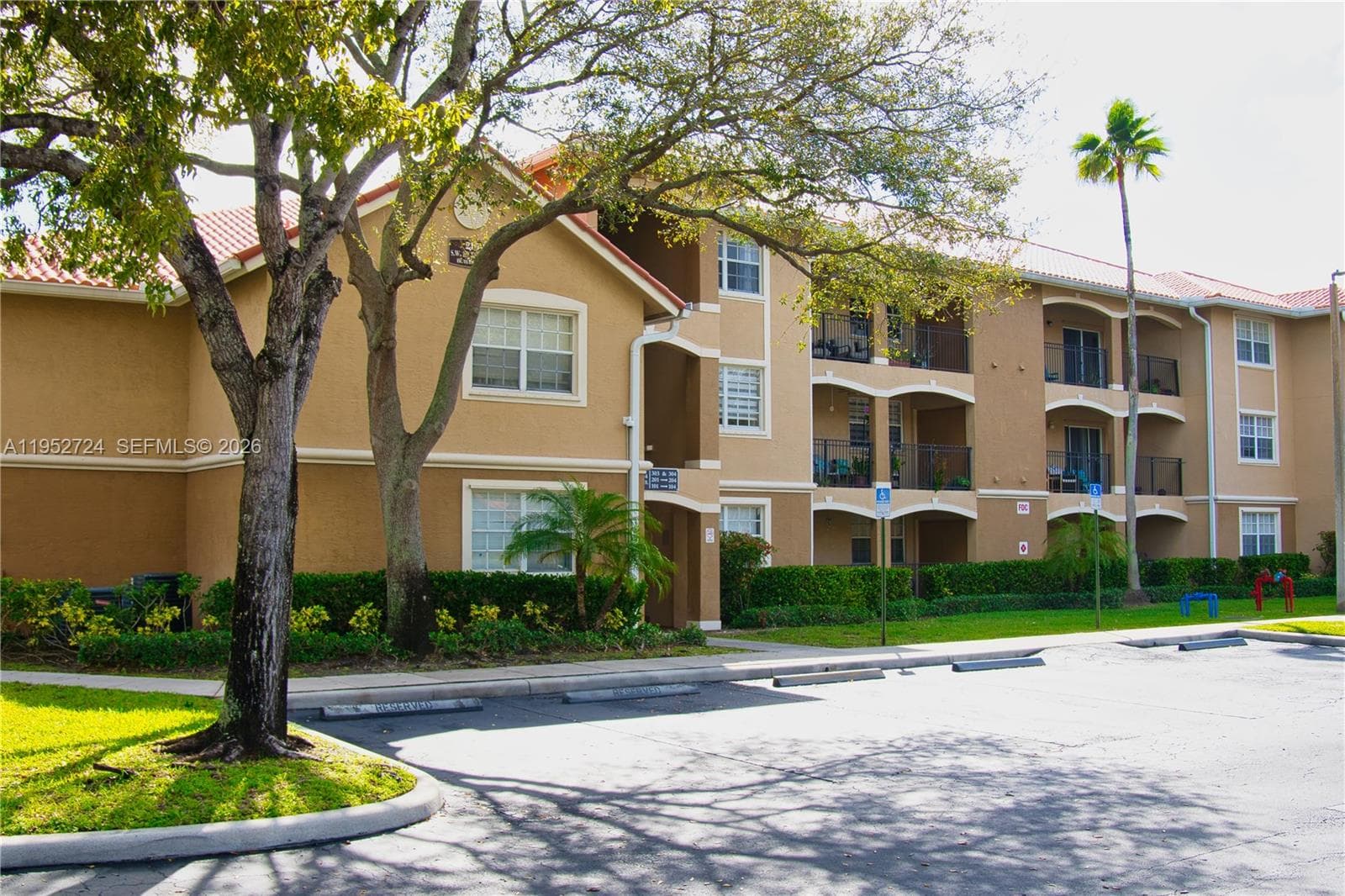 215 SW 117th Ter # 14304, Pembroke Pines FL 33025 - Pembroke Pines, FL - Photo 1