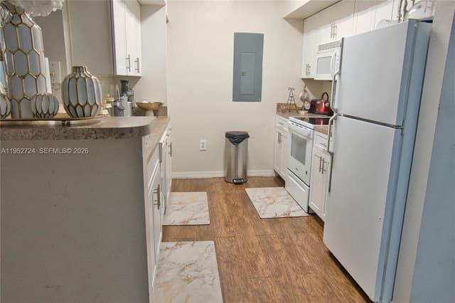215 SW 117th Ter # 14304, Pembroke Pines FL 33025 - Pembroke Pines, FL - Photo 4