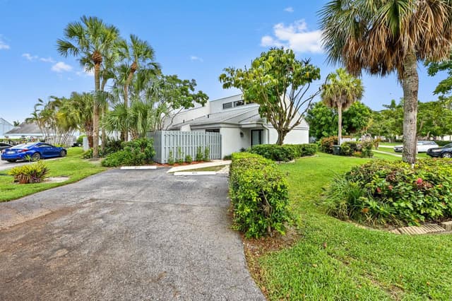 271 NW 15th Street, Boca Raton FL 33432 - Boca Raton, FL - Photo 2