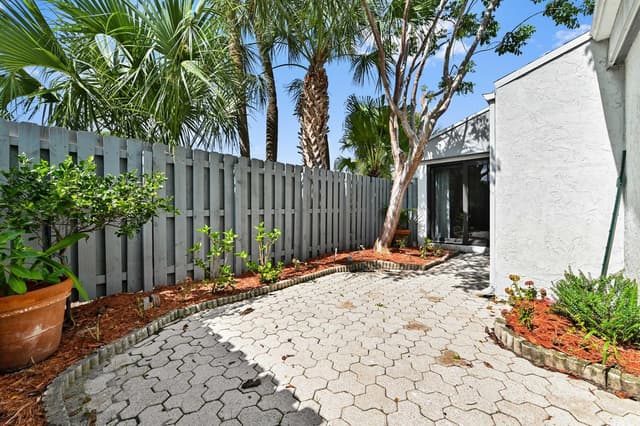271 NW 15th Street, Boca Raton FL 33432 - Boca Raton, FL - Photo 7