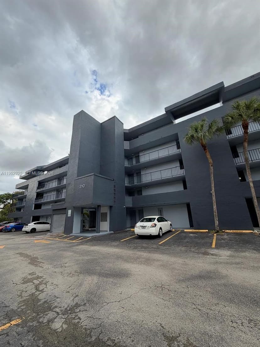 310 Fontainebleau Blvd # 206, Miami FL 33172